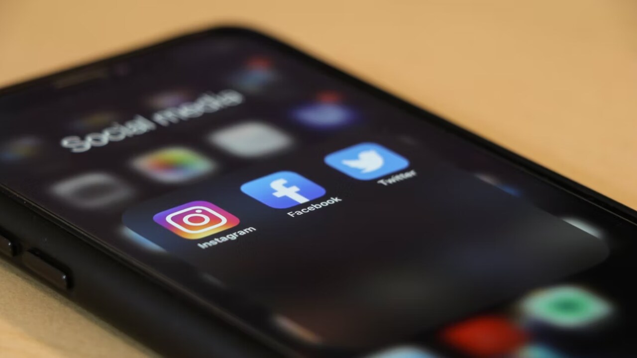 Among 16 to 24-year-olds daily Snapchatters, nearly 78 percent do not use X (Twitter), 55 percent are not on Facebook and 25 percent do not use YouTube every day. (Representational Image via Unsplash)