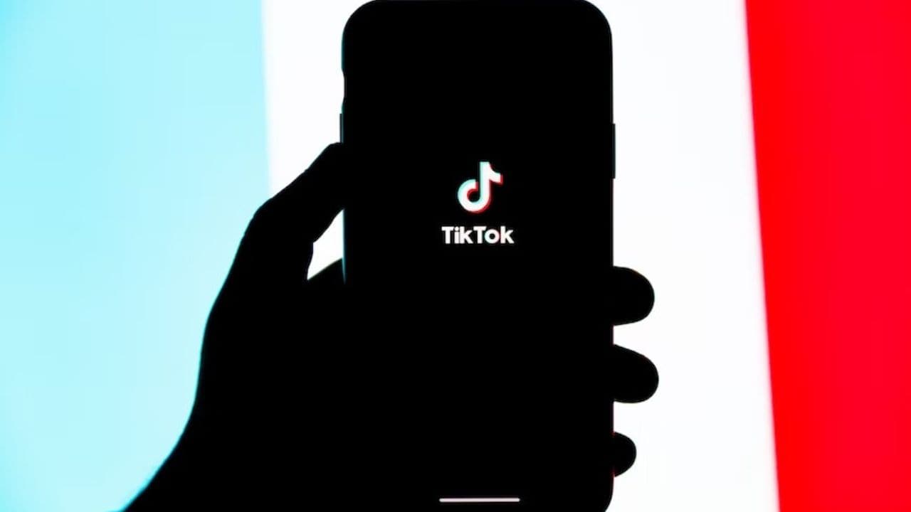 TikTok’s popularity especially in the U.S. has taken away Meta’s market share in the social media space too. Meta, which owns Facebook and Instagram, is now looking at ways to catch up. (Image source: Solen Feyissa via Unsplash)