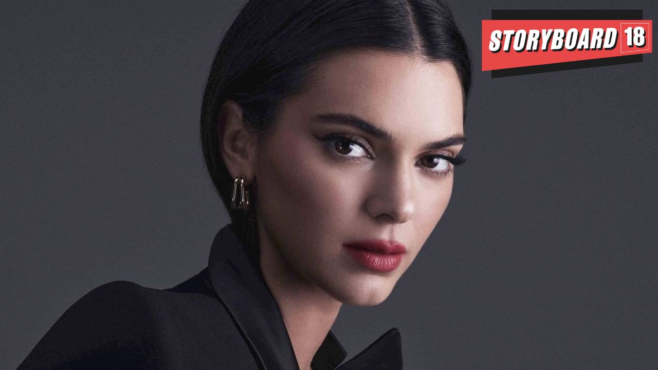 Kendall Jenner, the American model. is no stranger. She comes from the famous Kardashian-Jenner family. Jenner found popularity through the TV series ‘Keeping Up With The Kardashians’, in which she starred for 20 seasons. (Image Source: Lorealparisusa.com)