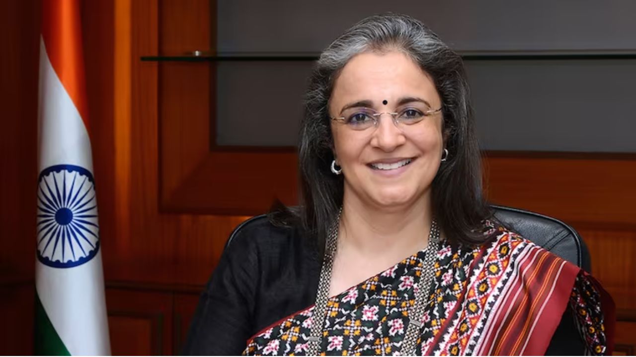 Buch highlighted the collaborative efforts between SEBI and the financial industry to explore sachetisation strategies for mutual funds. She pointed out that while the industry currently deems a Rs. 500 monthly SIP (Systematic Investment Plan) as profitable, there is a need to make smaller denominations, such as Rs. 100 or Rs. 250, economically viable. (Image source: Moneycontrol)