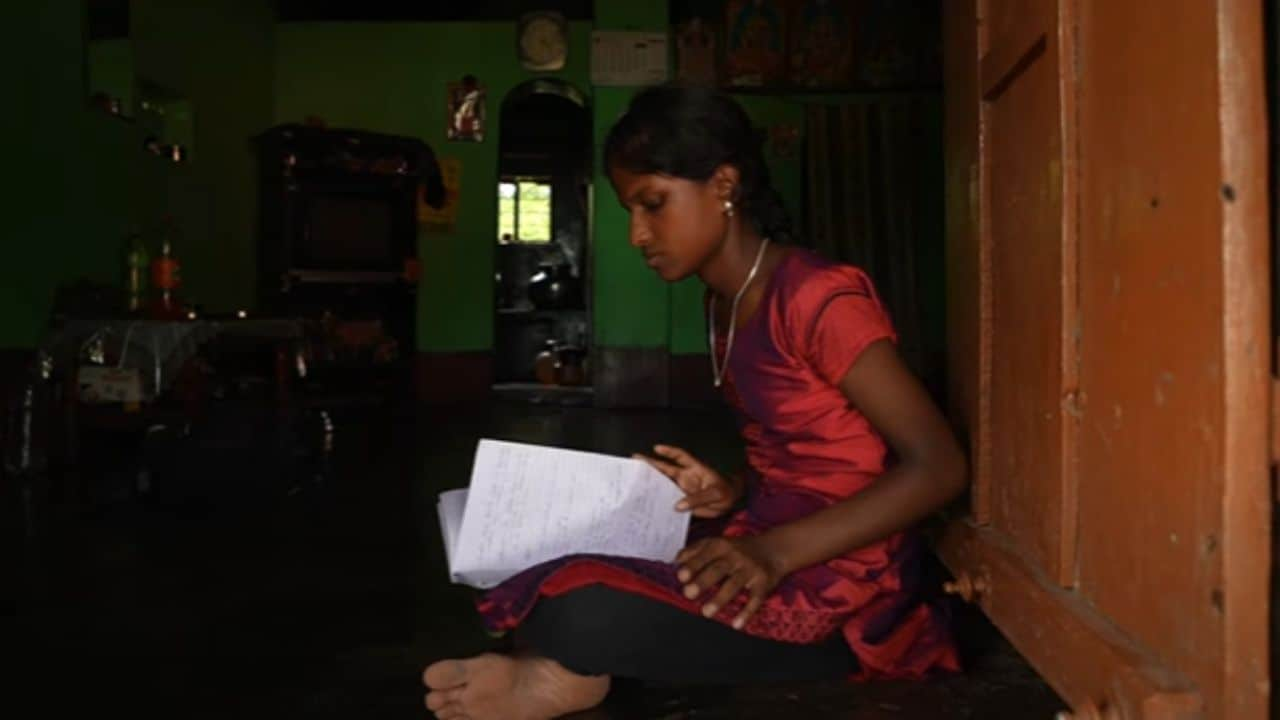 Santoor Scholarship The program is open to women across the four states of Karnataka, Andhra Pradesh, Telangana and Chhattisgarh, where 1900 scholarships will be given. (Still from the video)