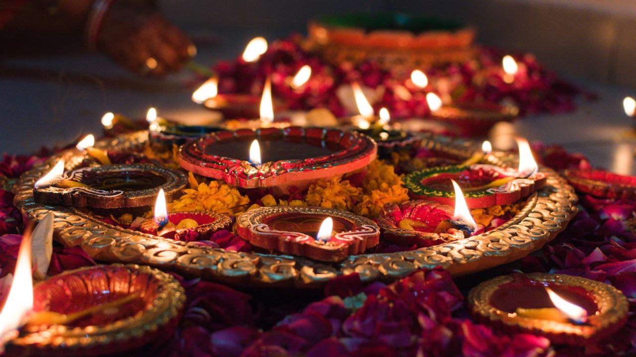 The five days of Diwali sales growth registered an increase of 2% on a YoY basis. (Representative Image: Udayaditya Baruavia Unsplash)