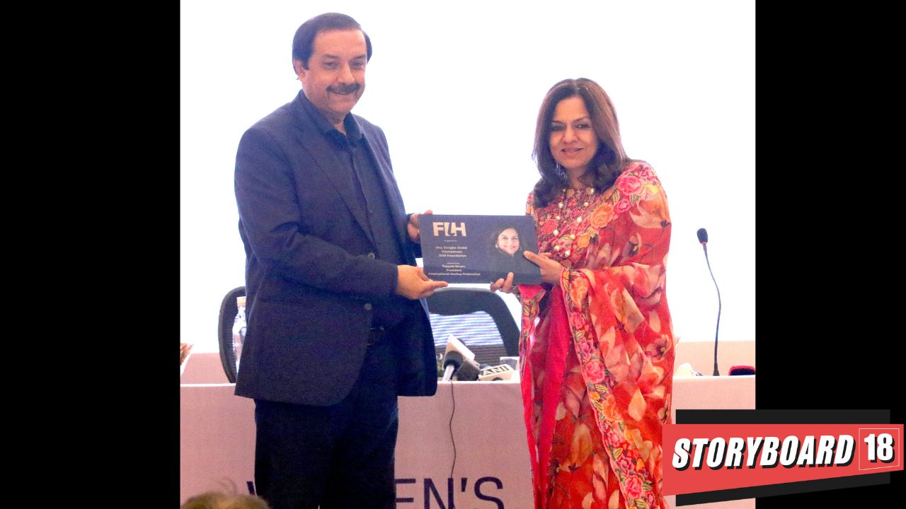 Dato Tayyab Ikram, President, of FIH (left) with Sangita Jindal, Chairperson of JSW Foundation