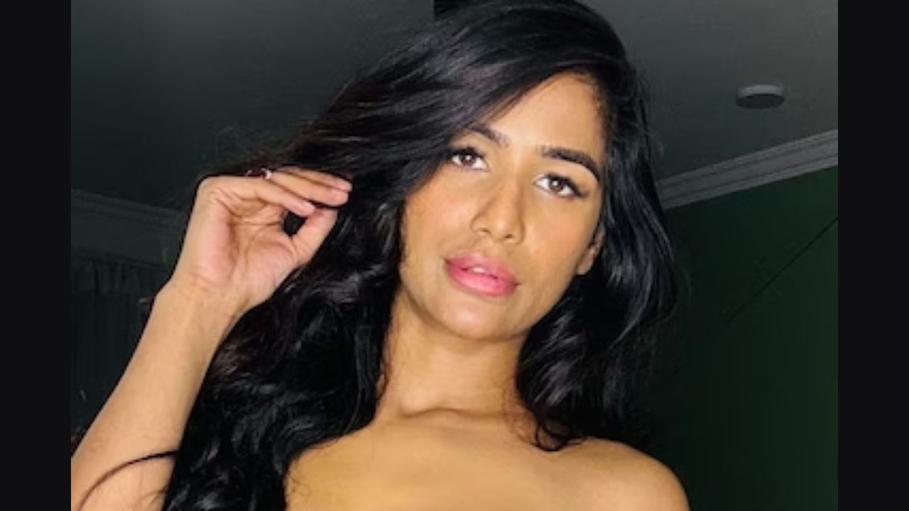 In early February, Pandey’s team announced via Instagram that the actor and model had died of cervical cancer. However, a day later an alive Pandey released a video on Instagram stating that she was fine and the news of her demise was part of a campaign to raise awareness on cervical cancer. The stunt left the internet divided. (Image source: News18)