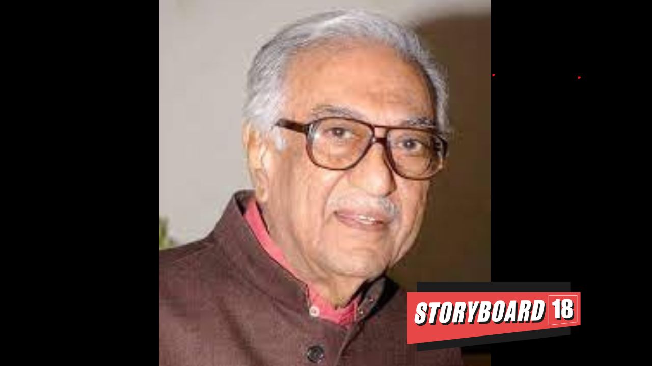 Ameen Sayani started his career with Radio Ceylon in 1952.