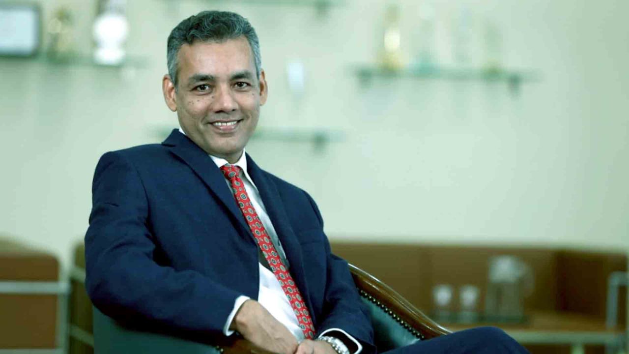 Ravi Santhanam, Group Head and CMO, HDFC Bank, stated, "The format lends itself very well because it is very quick-moving, and the breaks in which you get the ads today are maybe 40 seconds to a minute. In addition to that break, you also get multiple properties, whether it is the fall of wickets, whether it is the strategic timeout, where you can actually integrate the brand in multiple ways." (Image source: The Plunge Daily)