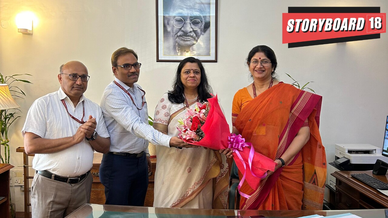 Upon assumption of charge, Sharan was welcomed by senior officials of Press Information Bureau.